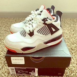 NIKE AIR JORDAN 4 RETRO "FLIGHT NOSTALGIA"